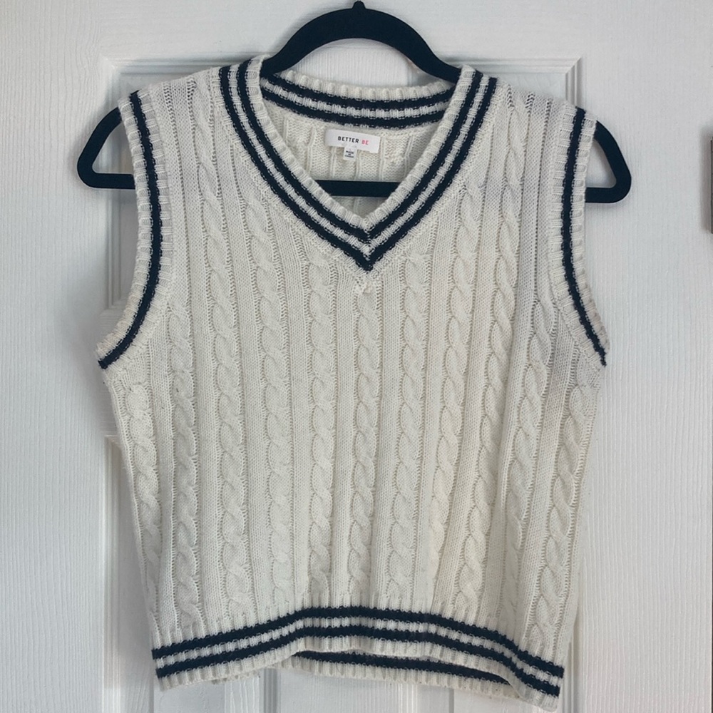 🎉2/$20🎉 Cable Knit V-Neck Vest